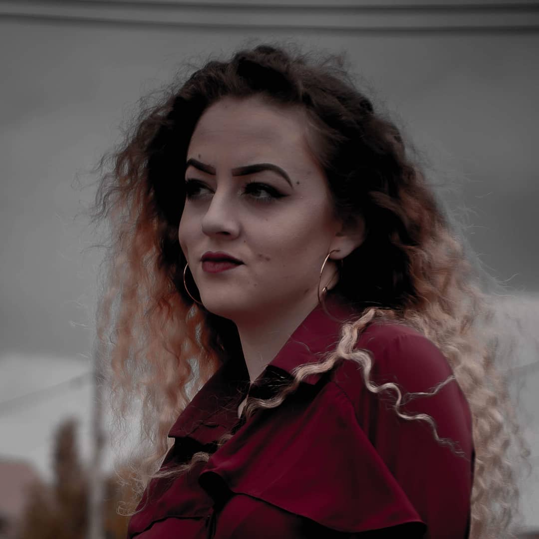detalii în privat pentru ședințe foto